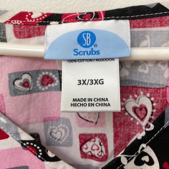 Heart Scrub Top - Picture 2 of 4